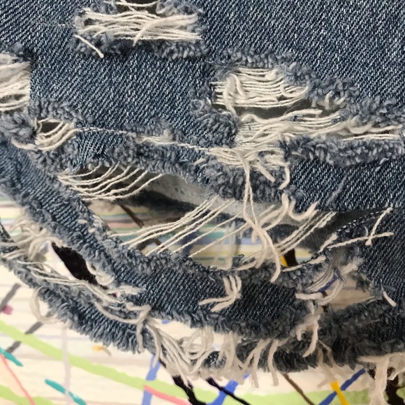 Vintage Levi's high rise destroyed shorts - Picture 6 of 13